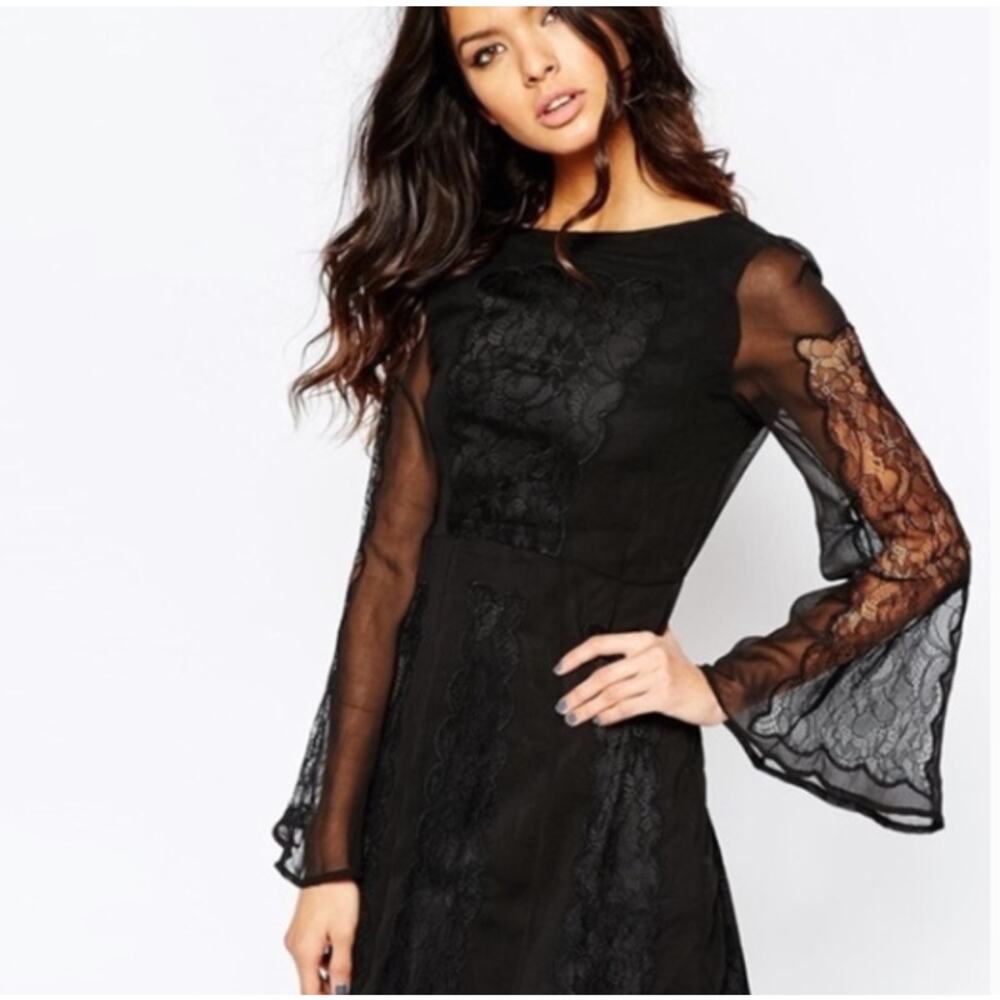 Stone Cold Fox Duboce Black Bell Sleeve Whimsigoth Lace Dress 4 NWT